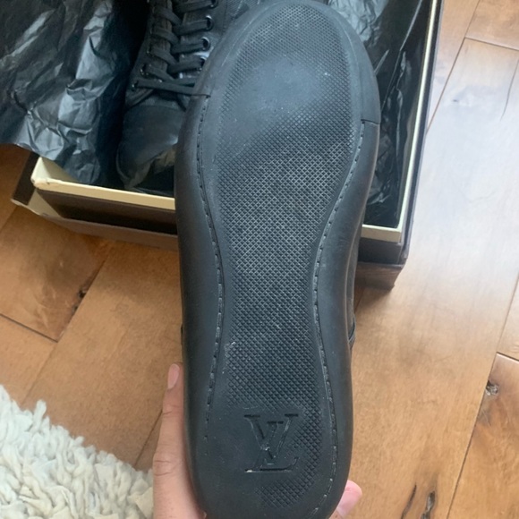 Louis Vuitton black leather boot zipper in back - Picture 3 of 5